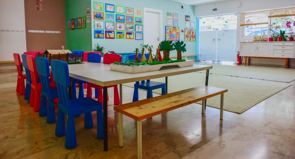 kastrikdap aithousa me trapezia , xeirotexnies